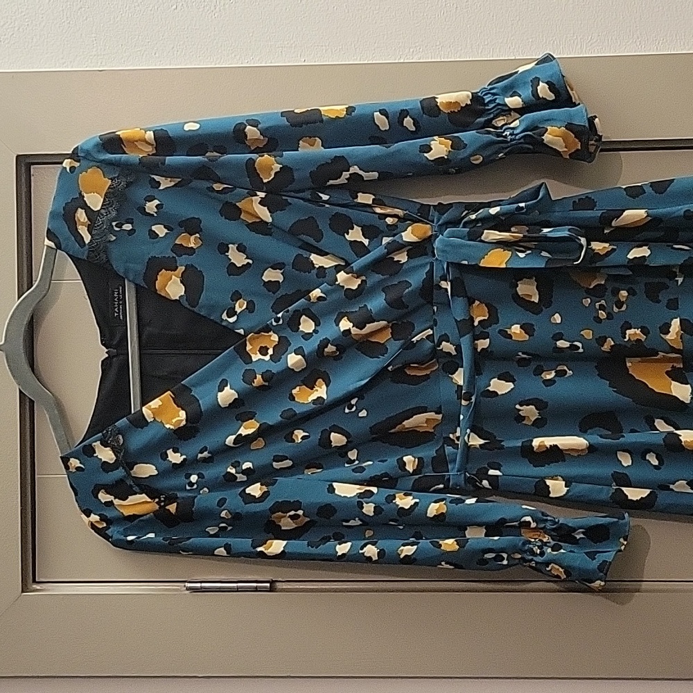 Tahari green Leopard Wrap